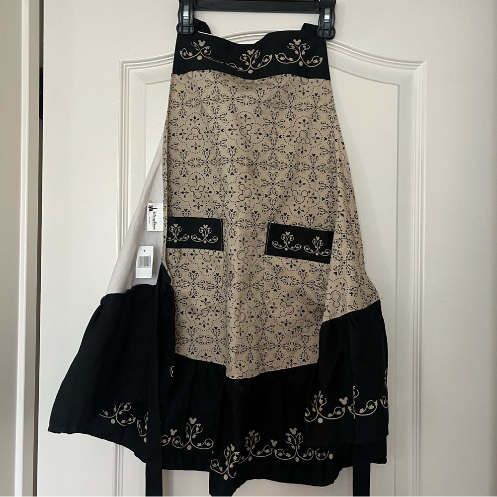 NWT Disney Parks Homestead Collection Apron